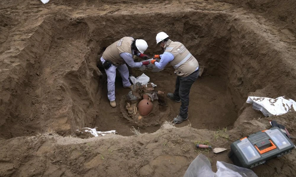 Τρομερή αρχαιολογική ανακάλυψη στο Περού: Bρέθηκαν 8 καλοδιατηρημένες μούμιες τουλάχιστον 1000 ετών